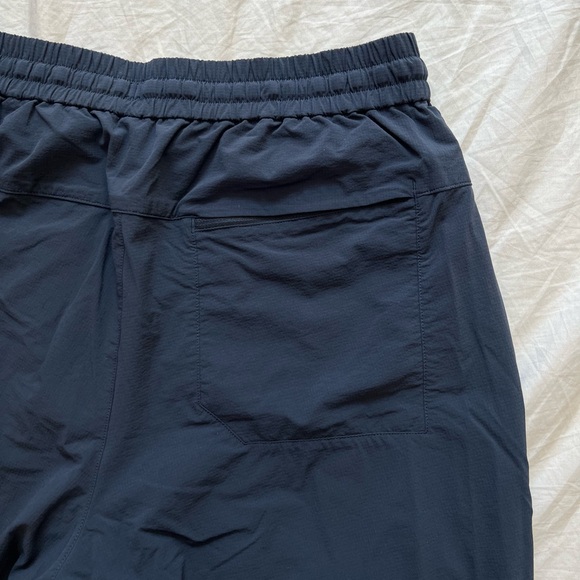 Lululemon navy Bowline shorts 8” inseam. Men’s Large - Picture 4 of 5